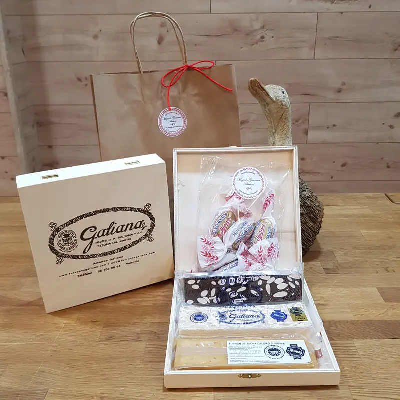 Caja regalo degustación de 3 turrones artesanos Galiana y polvorones de Jijona