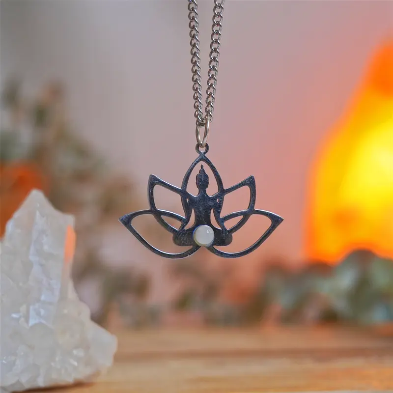Collar flor de loto con Cuarzo Rosa | Amor propio y autoestima