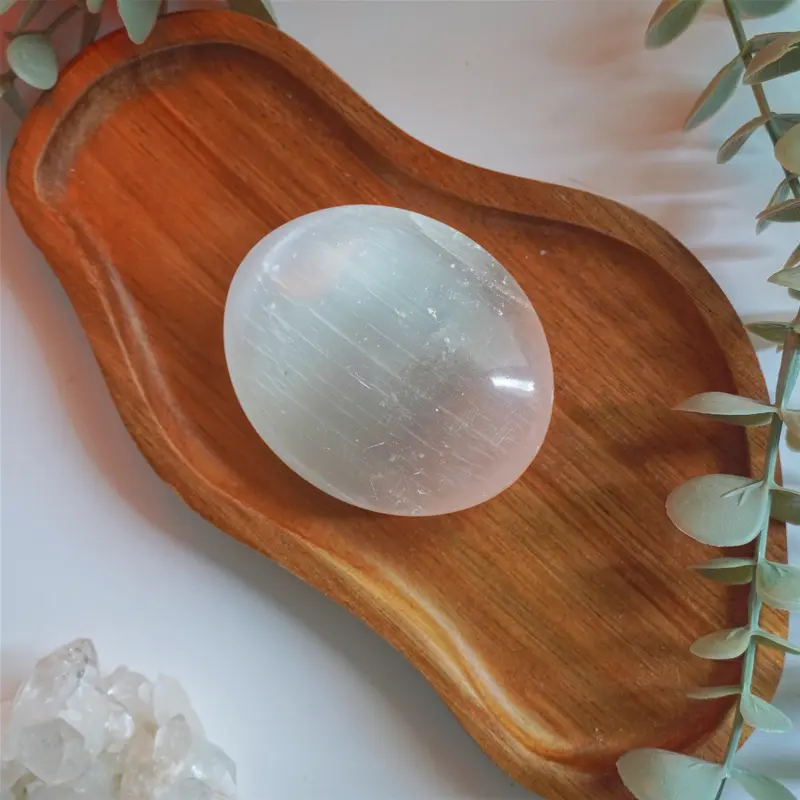 Palmstone de Selenita | Limpieza energética y atmósfera pacífica