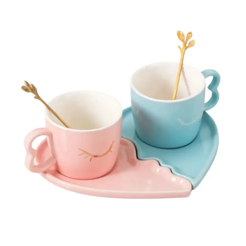 Set tazas rosa y azul forma de corazón para parejas