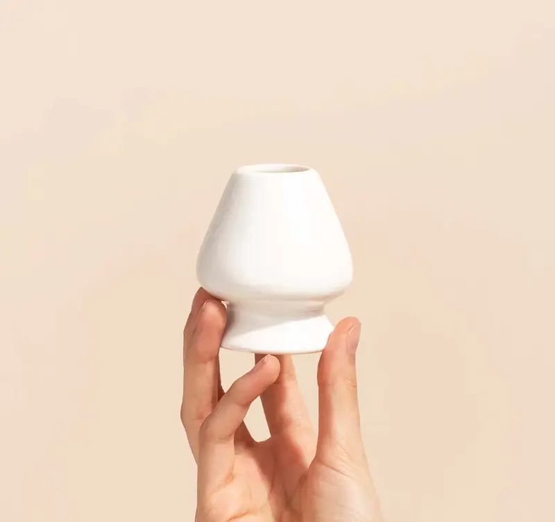 Soporte de Porcelana para Batidor de Bambú Chasen – Protege y Mantén su Forma