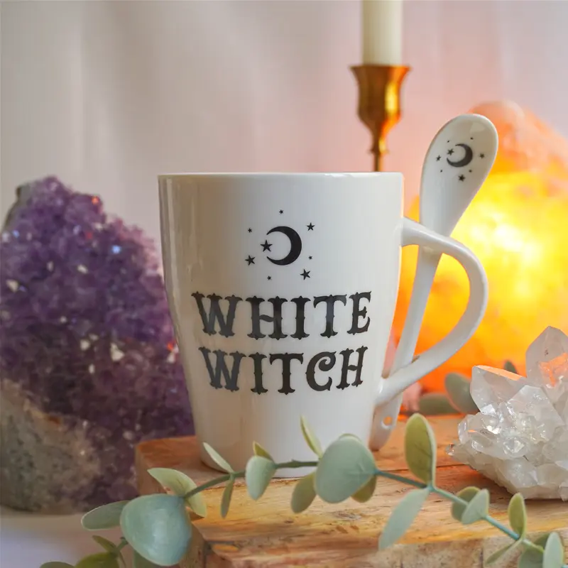 Taza White Witch con cucharita - Para intencionar tus bebidas